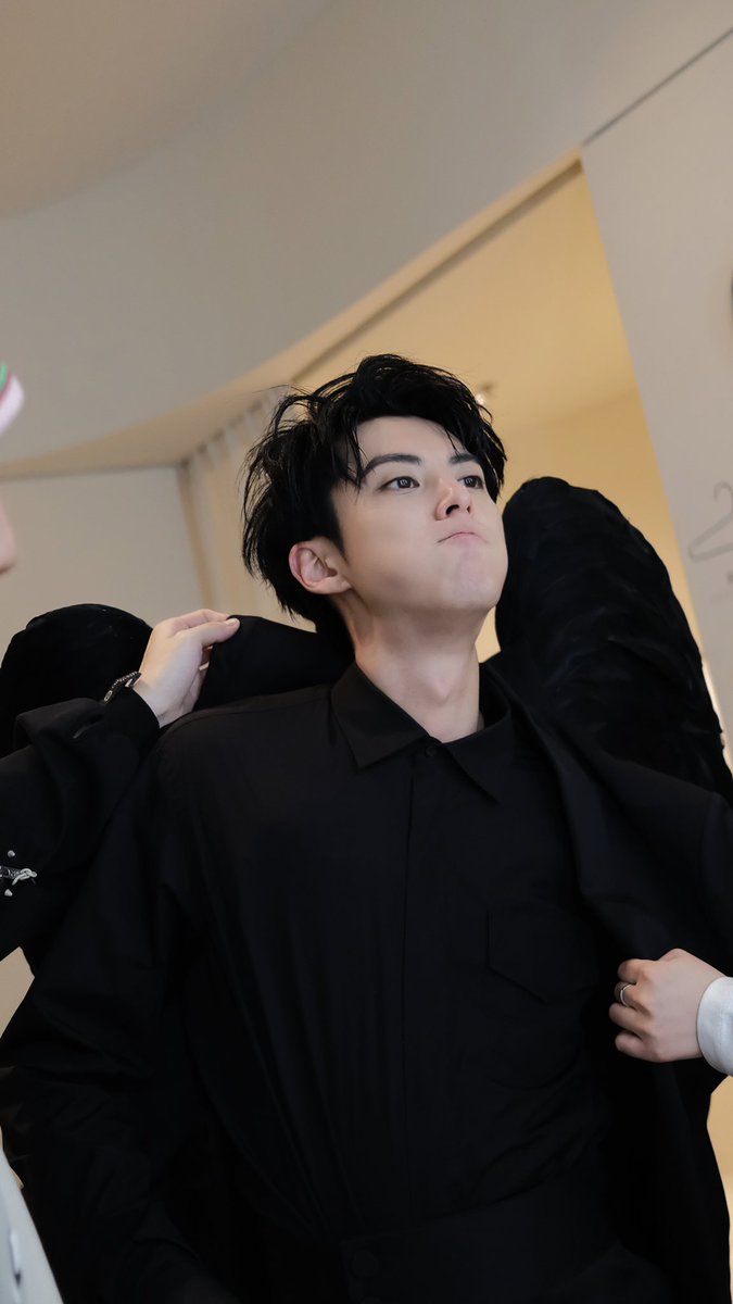 DylanWang_Py's tweet photo. IMÁGENES • 260323

Actualización pasada del Estudio de Dylan (1/3)

《 Dylan para Madame Figaro detrás de cámaras 》

#dylanwang #王鹤棣 #wanghedi #왕허디 #왕학체 #dylanwangespañol #Didi 

-🐰 https://t.co/3aL4xqOdtv