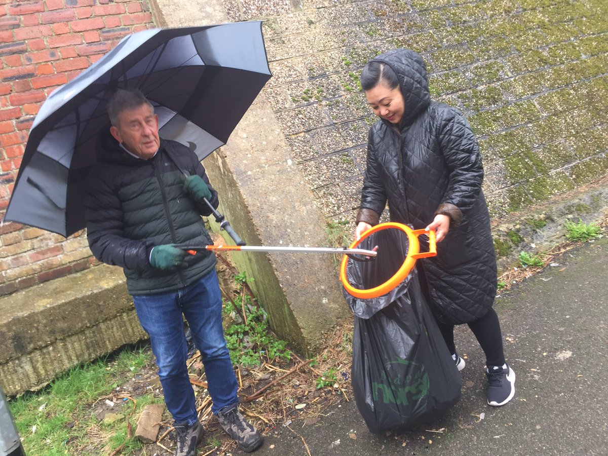 Damola, Nina & Vince were pleased, despite the rain, with the first of three Chatham Central & Brompton #GreatBritishSpringClean sessions - this one at Chalk Pit Park. There are two more sessions next Sunday in & around Brompton. 

Thanks for everyone involving doing a great job.