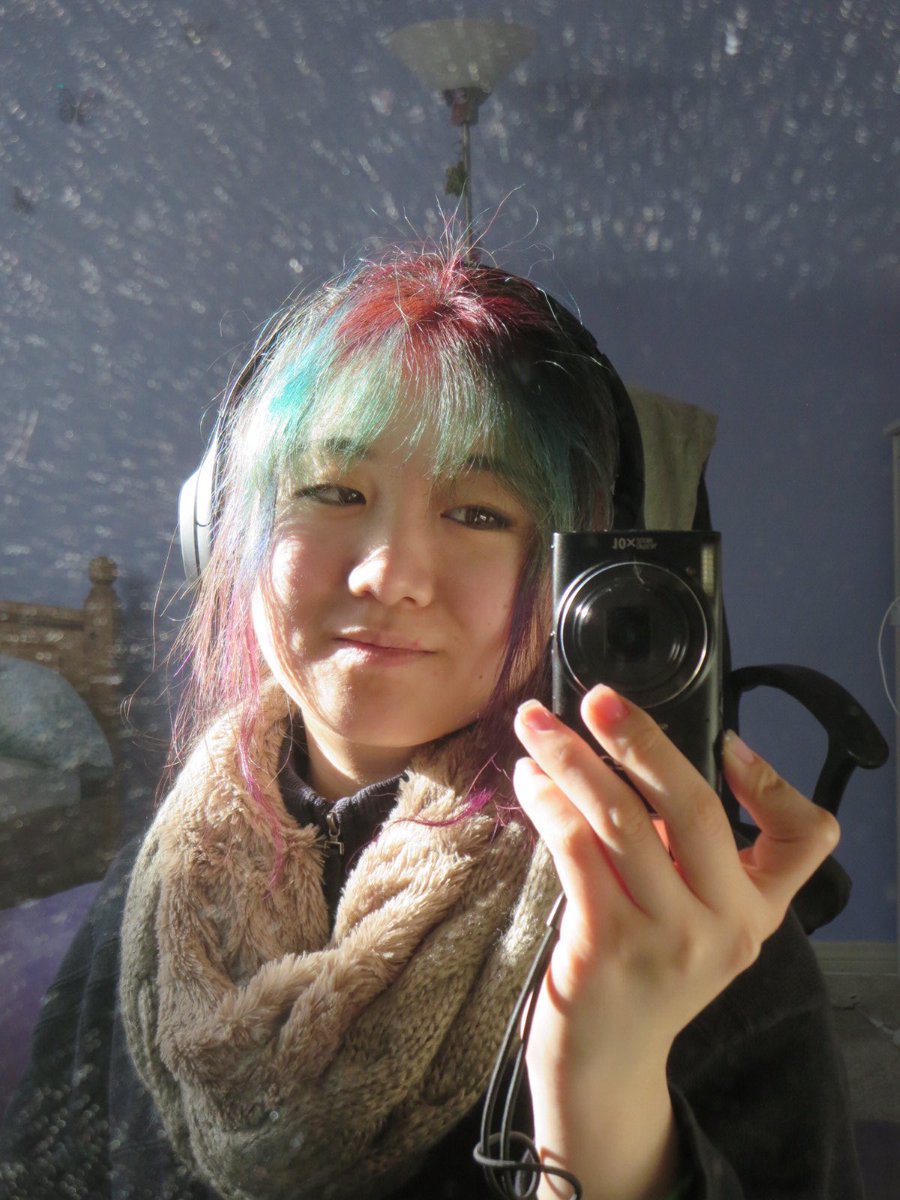 irmtou's tweet photo. dusty mirror https://t.co/gvatfj0tLm