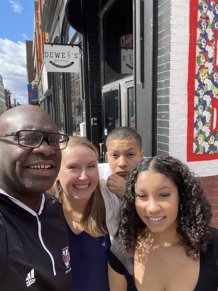 coachbenalbert's tweet photo. I had a nice day with my family. Sunday Brunch at Dewey’s Jazz Lounge in Springfield, MA is a great place to stop on your way back south if you are visiting from New York or Philadelphia! #UMassFootball #MinuteMania https://t.co/WSo0djYUzv