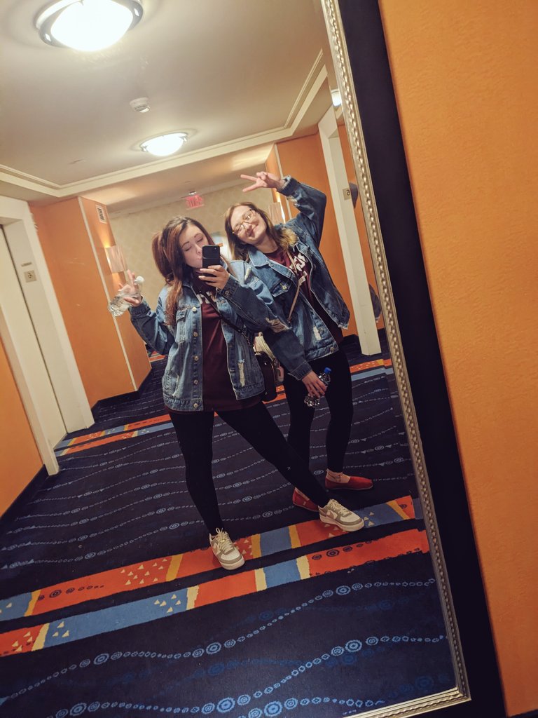 Olivehobbits's tweet photo. Heading out to enjoy our last night ✨ https://t.co/F1m3R20hb8