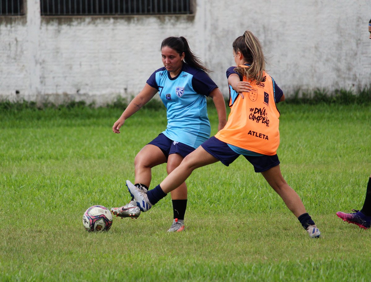 alexmoraes78's tweet photo. #GuriasEstreladas seguem o trabalho de preparação.
#CruzeiroRS #ClubeDaCidade #FutebolFeminino https://t.co/HL2BKUIESD