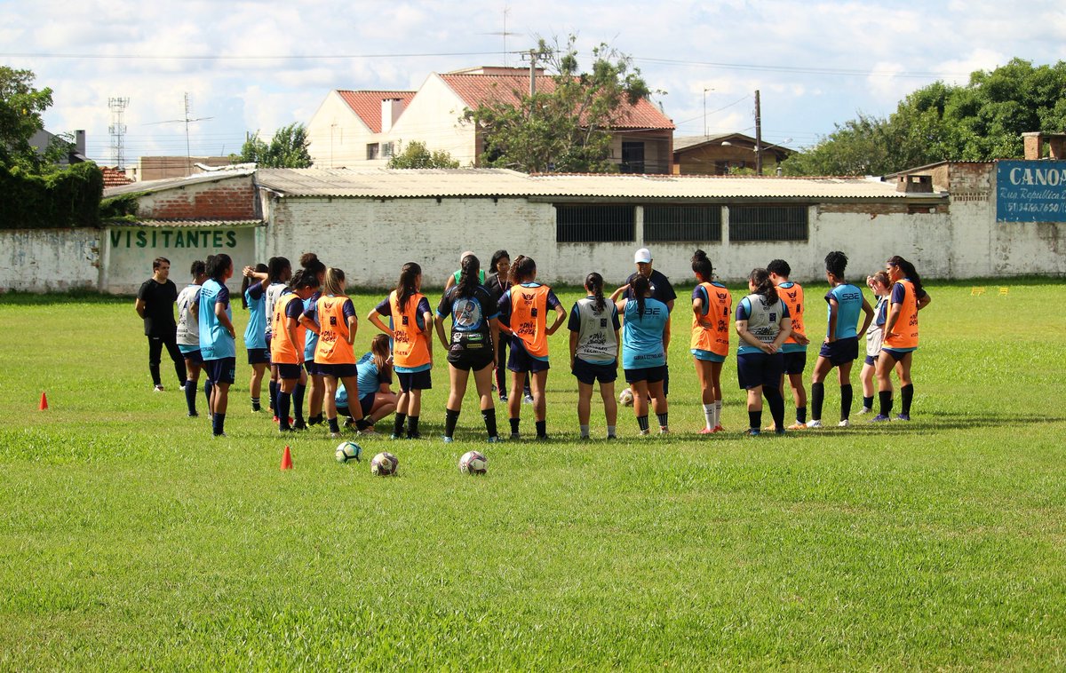alexmoraes78's tweet photo. #GuriasEstreladas seguem o trabalho de preparação.
#CruzeiroRS #ClubeDaCidade #FutebolFeminino https://t.co/HL2BKUIESD