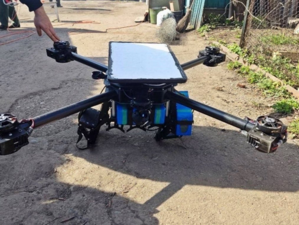 KimDotcom's tweet image. Ukraine is now using Starlink drones to drop chemical gas grenades on Russian soldiers. @ZelenskyyUa is abusing the generosity of @elonmusk who offered free satellite Internet connectivity for civilian use, not as a drone component for chemical weapon attacks and war crimes.