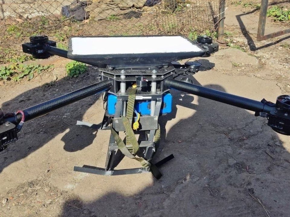 KimDotcom's tweet image. Ukraine is now using Starlink drones to drop chemical gas grenades on Russian soldiers. @ZelenskyyUa is abusing the generosity of @elonmusk who offered free satellite Internet connectivity for civilian use, not as a drone component for chemical weapon attacks and war crimes.