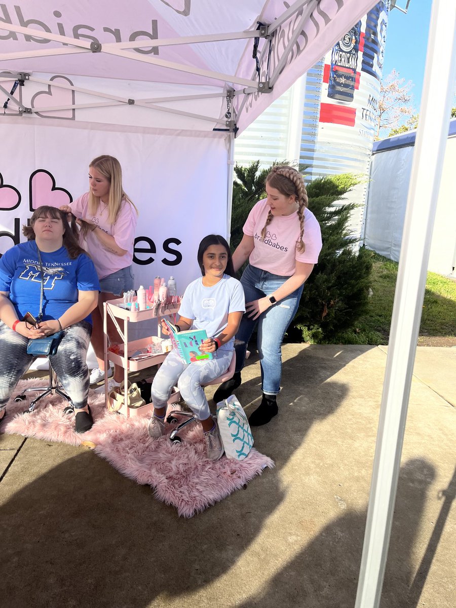 Whole family at #Clipin4thecure benefiting #cancerresearch at ⁦@VUMC_Cancer⁩ and ⁦⁦<a href="/VUMCchildren/">Children's at VUMC</a>⁩ yesterday. Even ⁦⁦⁦<a href="/shrutijalewar/">shruti sharma</a>⁩ ‘s visiting nephew was #voluntold into spinning. Great energy + cause + organization
