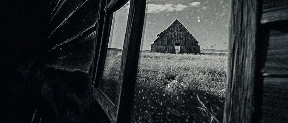 Midjourney V5 creating cinematic masterpieces one scene at a time. 🤯

(prompts in ALT)