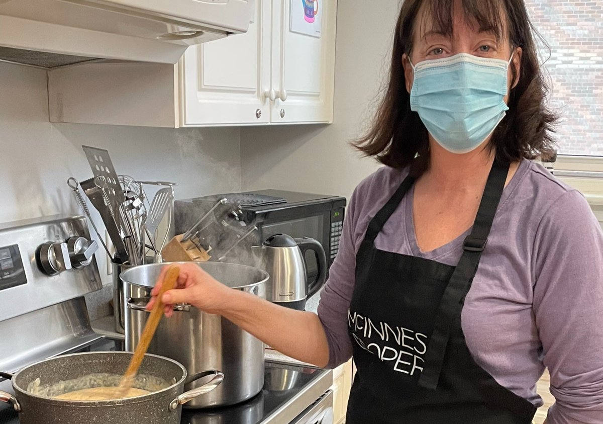 mcinnescooper's tweet photo. Sincere thanks to Kayleigh + team, and the wonderful families at @RMHCAtlantic for welcoming our volunteers to prepare today's #HomeForDinner meal of ham, mac &amp; cheese, coleslaw &amp; cupcakes. #WarmBellies #WarmHearts 

#MCPartnersOnPurpose https://t.co/RZdN2tc3bA