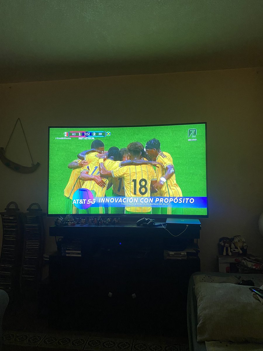 Vickmar82's tweet photo. Domingo de descanso 
Viendo a la decepción 
#SeleccionMexicanaVSJamaica
#ChetosDeBolita
#Lagritas
#Salsa
#Botanera
#Caguama
#Tormenta
#Autogol
#Perdiendo 
#PartidoDetenido 
😳😒😠

#TultitlanForever 
#SakenLasCagumas https://t.co/pCG2ESc1NE