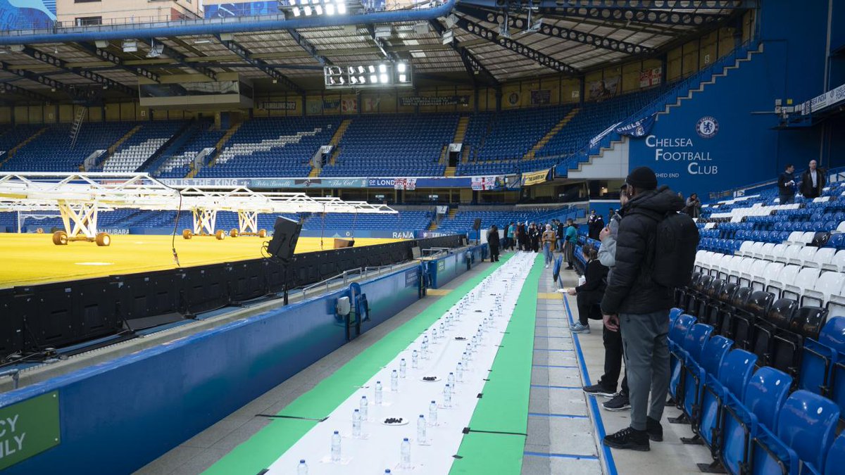 trthaber's tweet photo. Chelsea, Premier Lig tarihinde bir ilke imza atarak, Stamford Bridge Stadı'nda iftar programına ev sahipliği yaptı.

https://t.co/bsgpTLnbxX https://t.co/YlOJGfcSeR