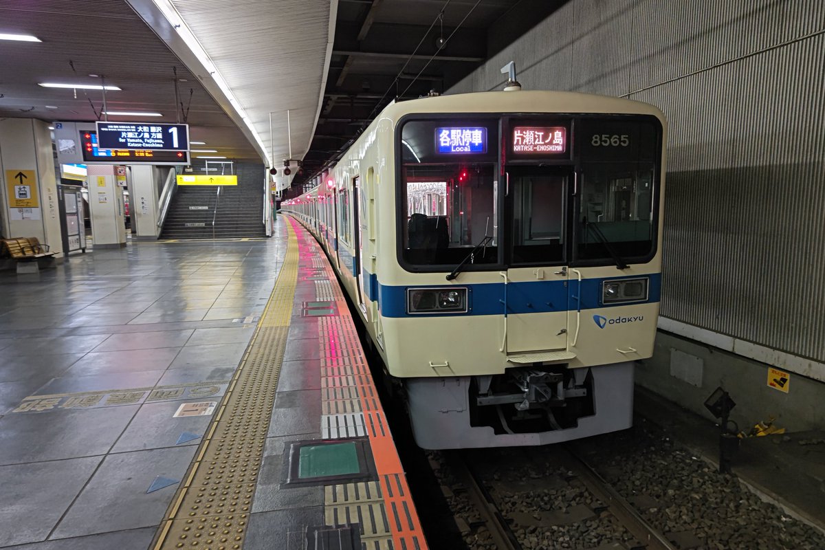 ossanforossan's tweet photo. おはようございます。
朝っぱらから
#小田急8000形
6両編成3本稼働中。
#8265F
#8252F
#8261F https://t.co/6dvVE7TaQk