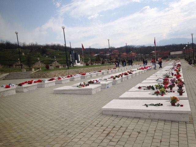 agim_musliu's tweet image. Did you know? #Kosovo war 📌1999, 25 % 26 March: The #massacre of #Krusha e Madhe committed by #Serbian forces who massacred 243 #Albanian people, while 893 private and social houses were burned.