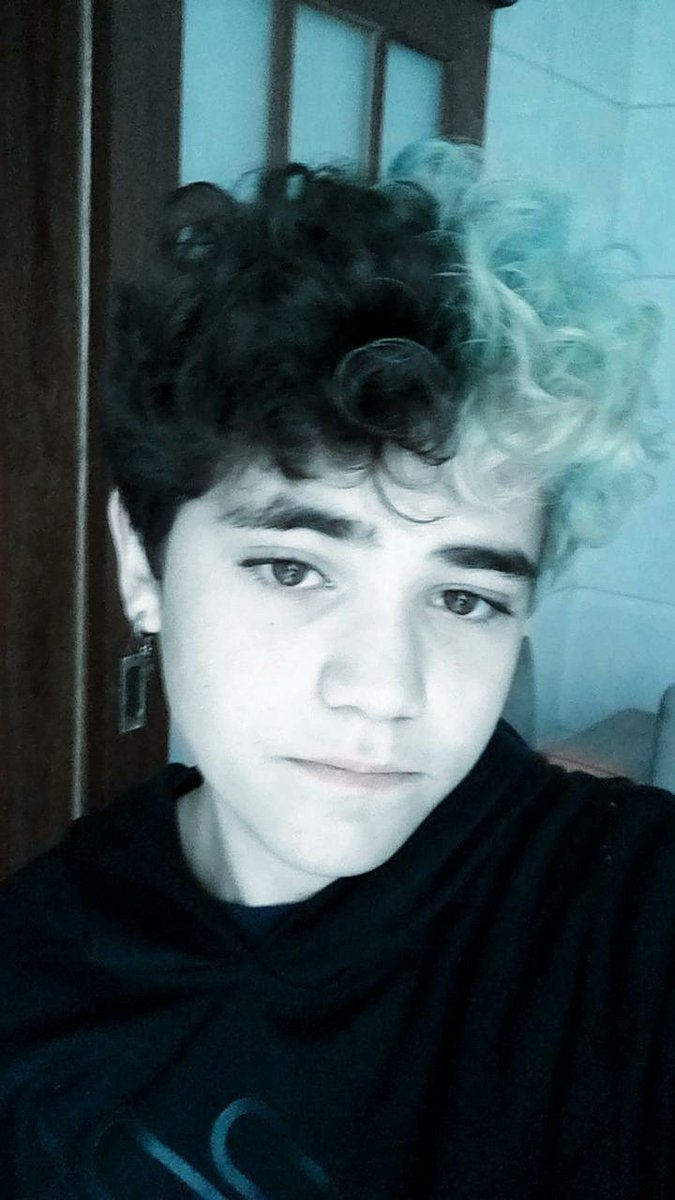 guimotriste's tweet photo. MEU CABELO ERA ASSIM MEU DEUS https://t.co/5FuVZK3MlY