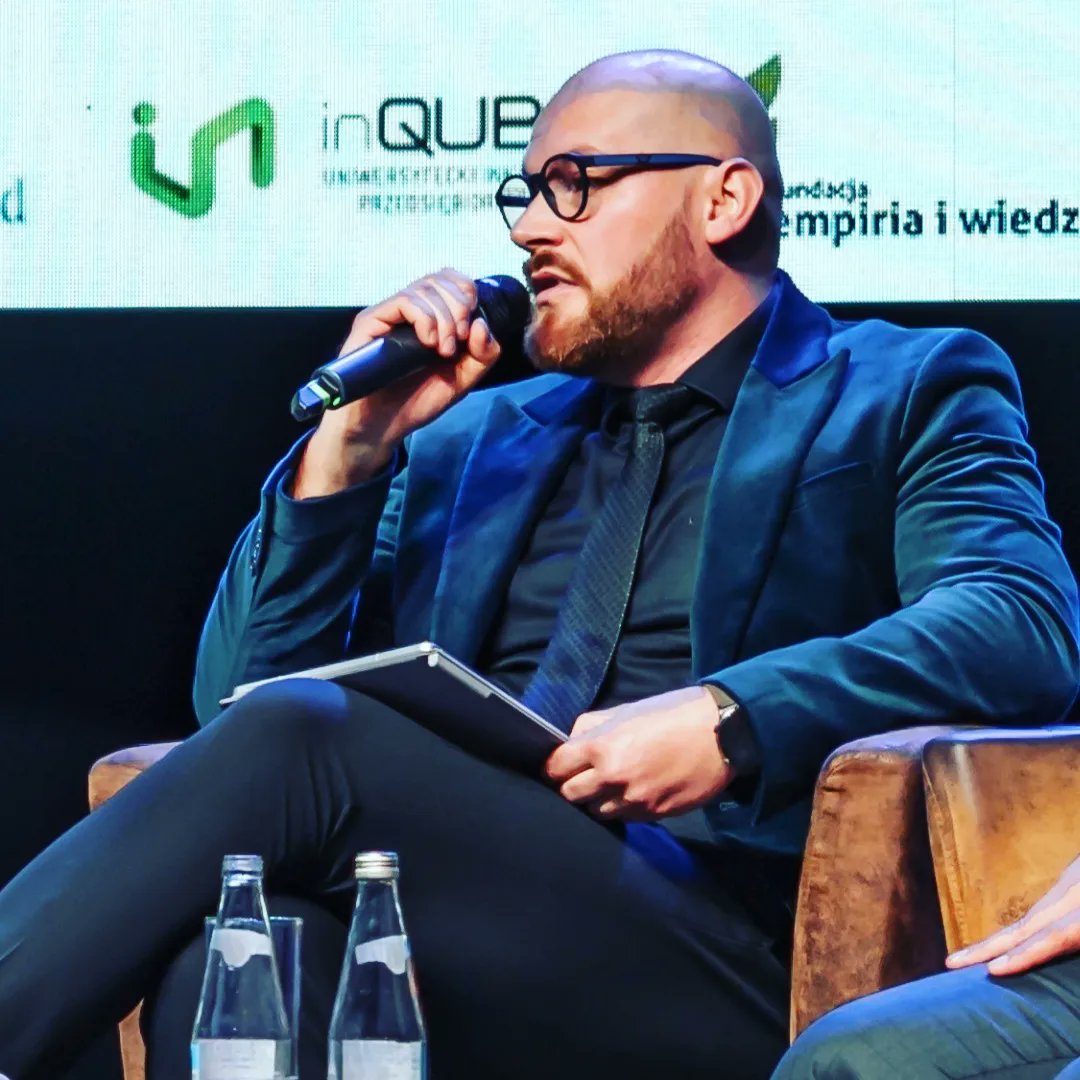 Jako prelegent wziąłem udział w Dolnośląskim Forum Gospodarczym.
W panelu rozwój i innowacje reprezentowałem Krajowe Centrum Wsparcia Biznesu, które rozwija  rozwiązania dla biznesu. 
Wdrażamy rozwiązania z zakresu wirtualnej rzeczywistości i rzeczywistości rozszerzonej.