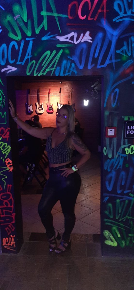 BarbieOliver76's tweet photo. De ontem na minha casinha roqueira mais charmosa da baixada! #ocla 🤘🏻🎶🍻 https://t.co/FafiEnnKVi