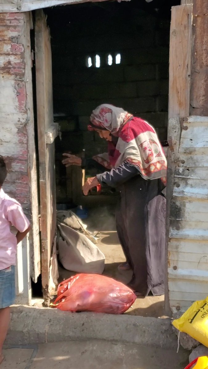 ghalebalsudmy's tweet photo. #RamadanKareem 
#Good_news3 
22Mar/30Shaban.
We provided #Ramadan food baskets to six IDPs families in Hodiddah.
All thanks and gratitude to all our donors friends for support our humanitarian work to alleviate suffering of Yemeni families in #Ramadan2023.
https://t.co/Fvg0AyhqIH https://t.co/gsJd1wphj7