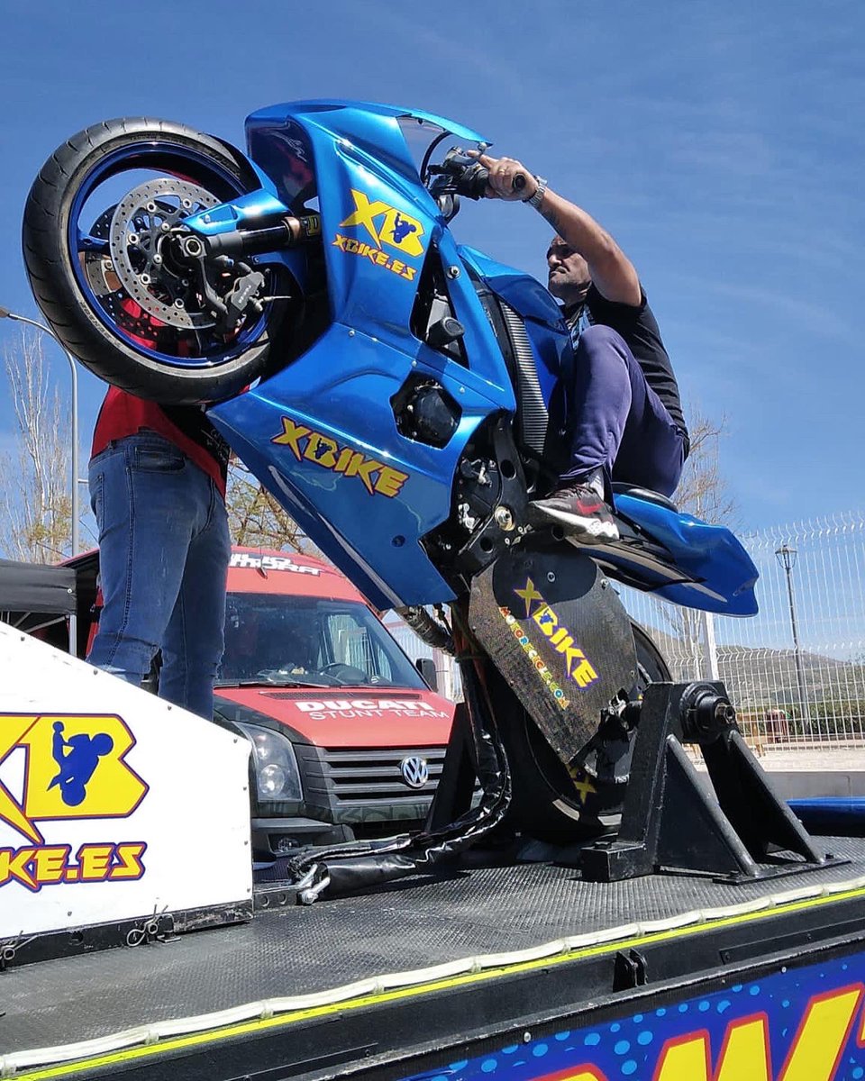 Que grandísimo día hemos disfrutado en Jodar!!! Enhorabuena amigos de @jodarriders por la excelente organización, gracias @aytodejodar y por supuesto a todo el mundo que habéis disfrutado de la experiencia XBike!! 

Gaaaaaaassss

#motos #stunt #wheelie #simulador #caballitos