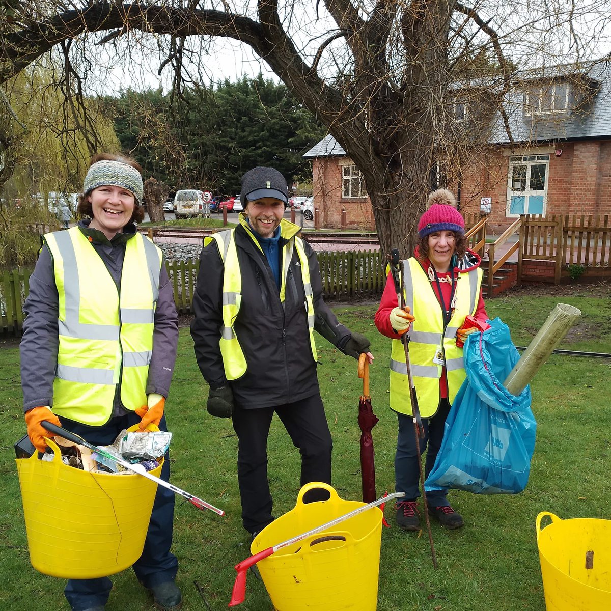 Thank you so much to everyone who came out and picked today! A big thank you to <a href="/CPStratford/">Crowne Plaza Stratford-upon-Avon</a> for hosting and providing refreshments!
