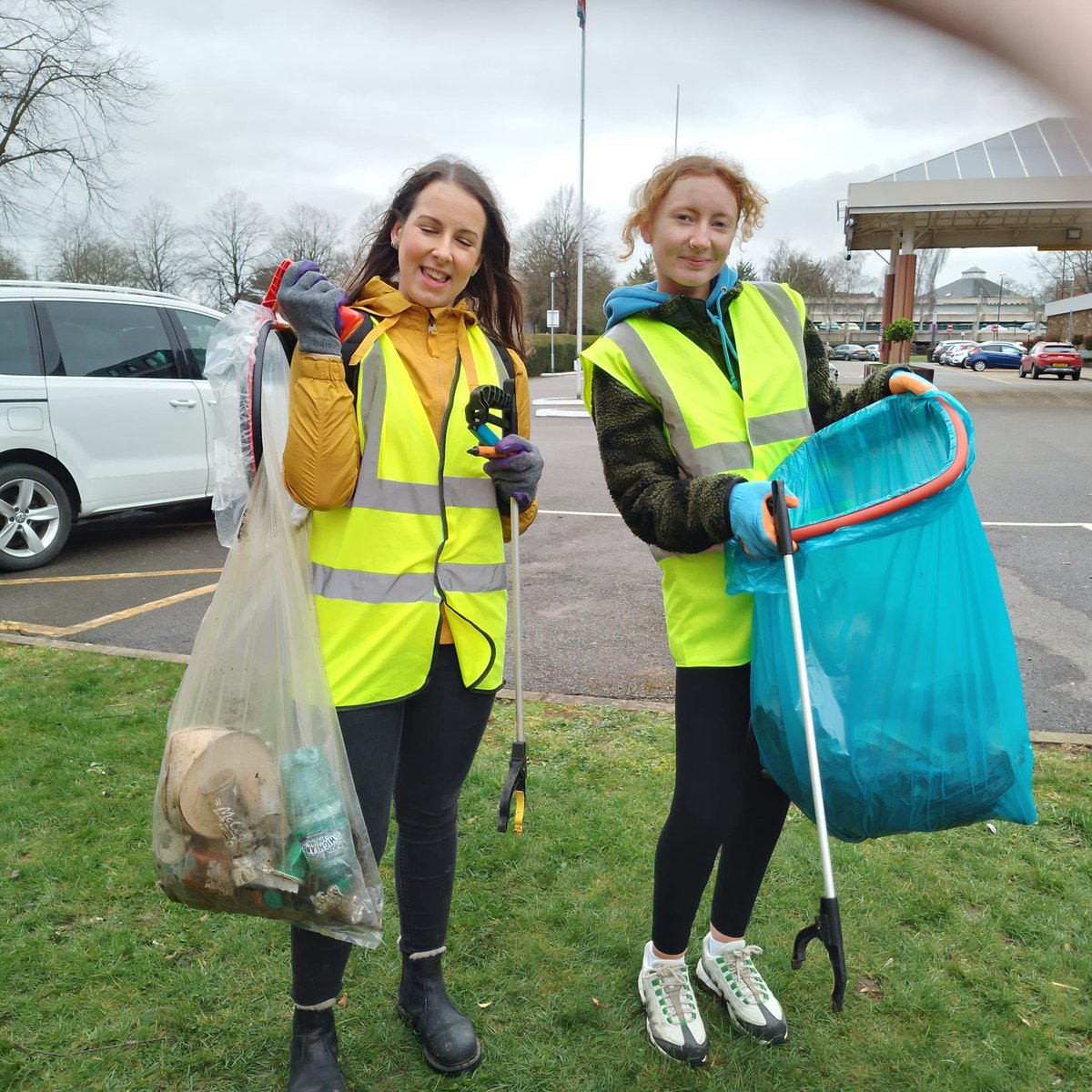 FriendsRubbish's tweet photo. Thank you so much to everyone who came out and picked today! A big thank you to @CPStratford for hosting and providing refreshments! https://t.co/N50oc6FeKW