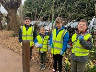 FriendsRubbish's tweet photo. Thank you so much to everyone who came out and picked today! A big thank you to @CPStratford for hosting and providing refreshments! https://t.co/N50oc6FeKW