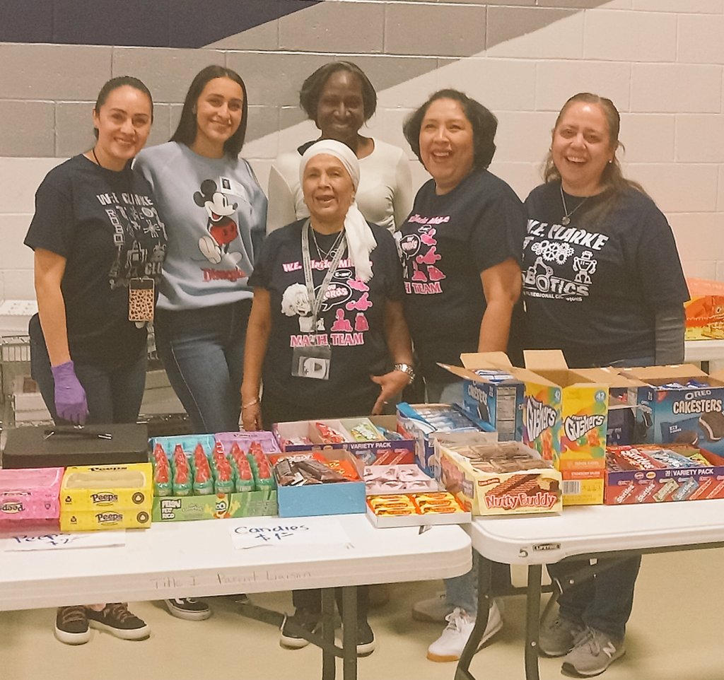 mnspromotionals's tweet photo. Our @WEClarke_MS P.O.S.S.E ~ 🤠Cowboy Parent, Sister, & Grandparent #Volunteers worked concessions🍫🧃along side Teachers to fuel students w/ goodies at the Spring Dance. 🎶💙 #awesomeness #servicewithasmile #teamworkmakesthedreamwork #SISDTeam #involvedparents & family https://t.co/Dx0hXh75Ot