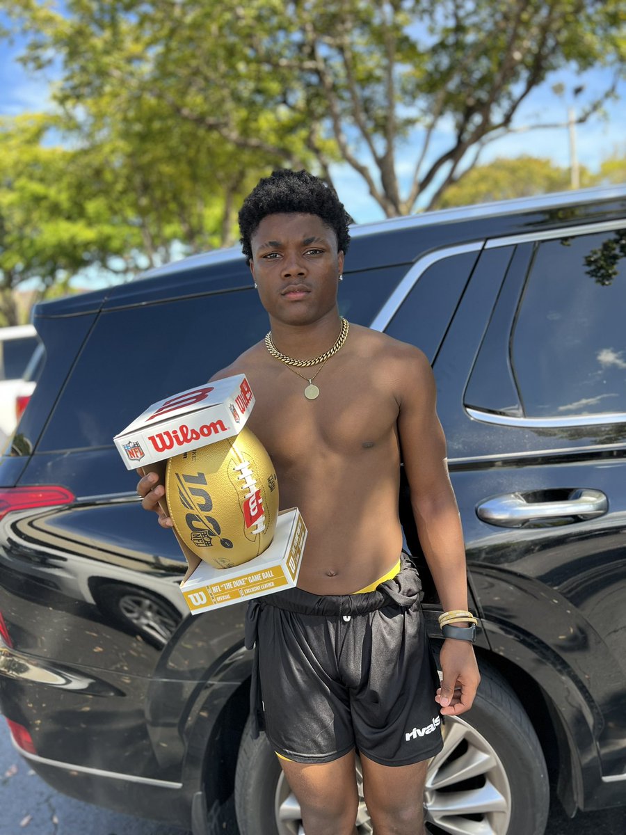 Won MVP At <a href="/RivalsCamp/">Rivals Camp Series</a> against the best of the best <a href="/Rivals/">Rivals</a> <a href="/RivalsFriedman/">Adam Friedman</a> <a href="/BenjaminRivals/">Marcus Benjamin</a> @RWrightRivals 
<a href="/RivalsCorey/">Corey Gibson</a> <a href="/RyanYoungRivals/">Ryan Young</a> @Qoach_Nick <a href="/WilsonFootball/">Wilson Football</a>
