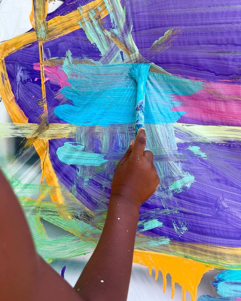 NOMADartbus's tweet photo. Our next stop this weekend was at the Housing Authority of Sarasota, where our artists friends spent time painting the bus and their shoes.

We had an amazing time getting creative with our friends! 
•
•
•
#drivingcreativity #nuturingcommunities #fue… https://t.co/rTPYu9ZCCh https://t.co/k9hGyi0z4q