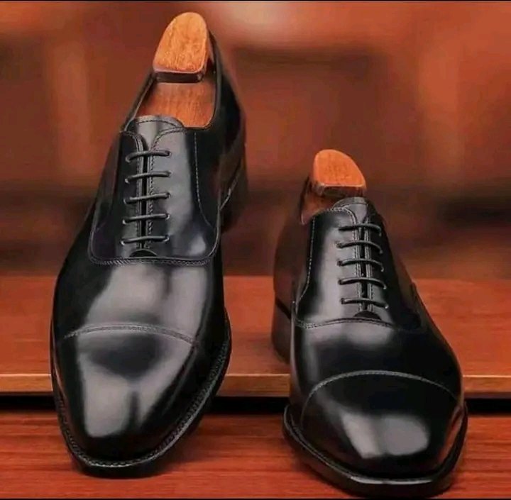 EtkMart's tweet photo. Chaussures Aldo et Christian Louboutin disponibles... commandez maintenant https://t.co/AFEtpMqRcq