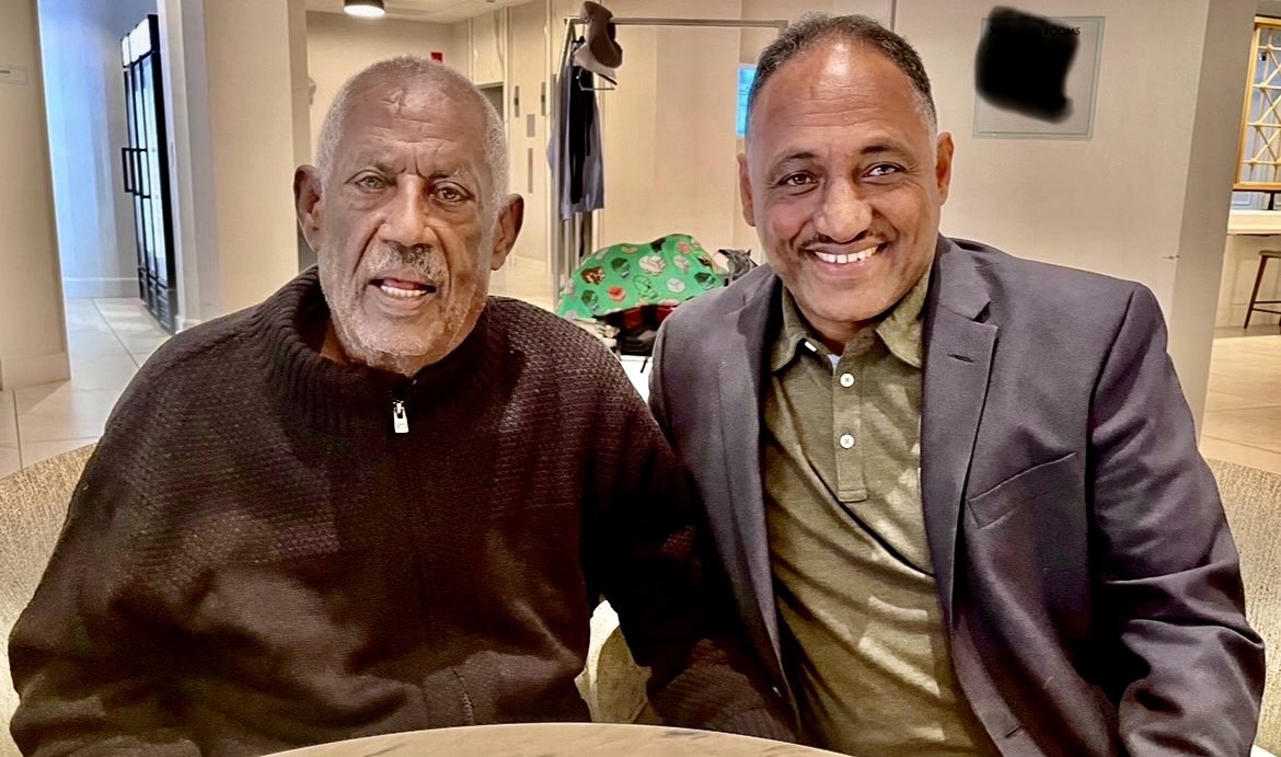 KassaHMariam's tweet photo. ምስ ኣቦይ ስብሓት ፅቡቕ ሰንበት ኣሕሊፍና:: ምስ ካልኦት ኣሕዋት ኣሓተይ እውን ከም'ዙይ ተራኺብና ተዘክሮታትን መፃኢ ዕድልን ትግራይ ዓደይ ክነዋግዕ ተስፋ እገብር ፀሎተይ እውን እዩ:: 

ብዛዕባ ስብሓት ብጣዕሚ ካብ ዝገረመኒ፤ ጥዕንኡ ኮነ ኣብ'ዘን ክልተ ዓመታት ዝሓለፈሉ ኣዐርዩ ፈታንን መሪርን ኩነታት እንተይደረቶ፤ ኣብ'ዙ ዕድመ እዙይ እውን ዘለዎ ፅንዓት ትግራዋይነት፣ ንሕሉፍ ፍፃመታት ምንም ዘይርስእዕ ተዘክሩኡን ንመፃኢት ትግራይ ዘለዎ በሪኽ ተስፋን እዩ::

ይሕመቕ ይፀብቕ፣ ፎተና ፀላእና፣ ይውሓድ ይብዛሕ፤ ኩሎም ኣያታትና ንሕሉፍ እንምርምረሉ፣ ካብ ምዕቡል ጎኖም እንመሃረሎም፣ ካብ ጌጋታቶምን ��ደሎኦምን እንጥንቀቐሎም፣ ተወራሪስና ድማ ንቕድሚት ኣንፈትና ኣዐሪና እንቋመተሎም፤ ናይና መፃሕፍቲ ታሪኽ ትግራይ ስለዝኾኑ ብኽብርን ብፍቕርን ንሓዞም ንከናኸኖም:: 

ኣያታቱ ዘኽብር ወለዶ እዩ፤ ንትግራይን ትግራዋይነትን ዓቂቡ፤ ንትግራይን ህዝቢ ትግራይን ምስ ኩሎም ፀጋታት ናብ ዝለዓለ ብራኸ ከሰጋግር ዝበቅዕ!