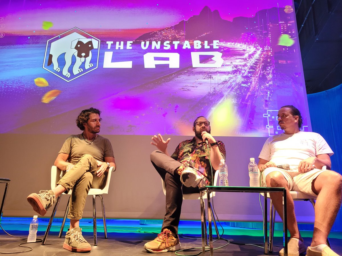 Agenda_crypto's tweet photo. 📷 Estamos presentes no evento de comemoração de 1 ano de Rio Crypto Hub.

O evento está lindo demais, compostos de 2 palcos con temas diversos. 

Agora no palco 1° temos o  tema: As NFTs no universo artístico. https://t.co/3E2RVr6ESD