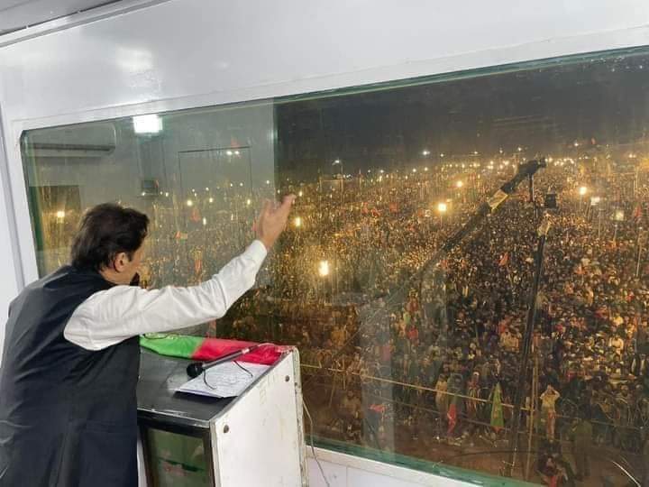 FeroziAftab's tweet photo. The man who defeated the whole system for his Country ❤️🇵🇰
@ImranKhanPTI
 BRAVE LEADER
#ImranKhanForPakistan 
#imrankhanjalsa 
#اظہر_مشوانی_کو_رہا_کرو 
#عدلیہ_بچاؤ_الیکشن_کراؤ 
#عوام_کا_فیصلہ_عمران_خان
 #پاکستان_کی_ضرورت_عمران
#PTI #Karachi #SafooraTown #Sachal https://t.co/87oqRDWP9H