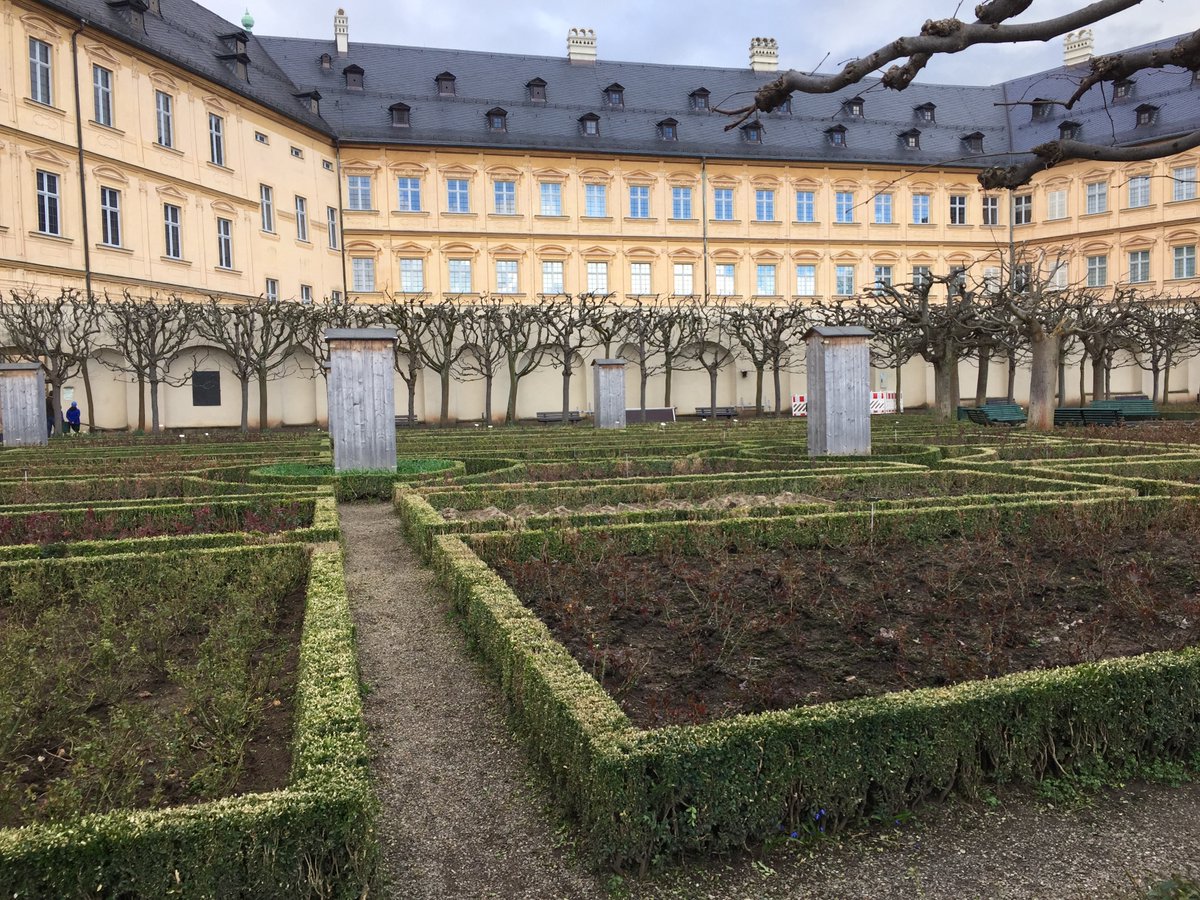 GezaTothPhysics's tweet image. Symposium of the Alexander von Humboldt Foundation for Research Prize winners in Bamberg. I thank the Humboldt Foundation for their support, and for the wonderful meeting! I also thank Otfried Gühne, my host for the Bessel prize, for the long and very fruitful collaboration!
