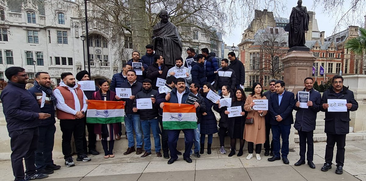 TeamIOCUK's tweet photo. Indian Overseas Congress UK team gathered at Gandhi statue to show solidarity with Sri @RahulGandhi ! https://t.co/j1hNxGy6Td