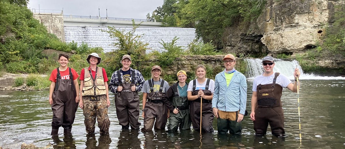 FreshwaterWI's tweet photo. Eight hours a day knee-deep in the Kinnickinnic River was no problem for students from @UWRiverFalls &amp; @UWEauClaire. As part of the DAM Crew, they got hands-on training in monitoring and river restoration while also fulfilling a community need. Read at
https://t.co/B2HgtSpxcN https://t.co/3yFFrQH2DS