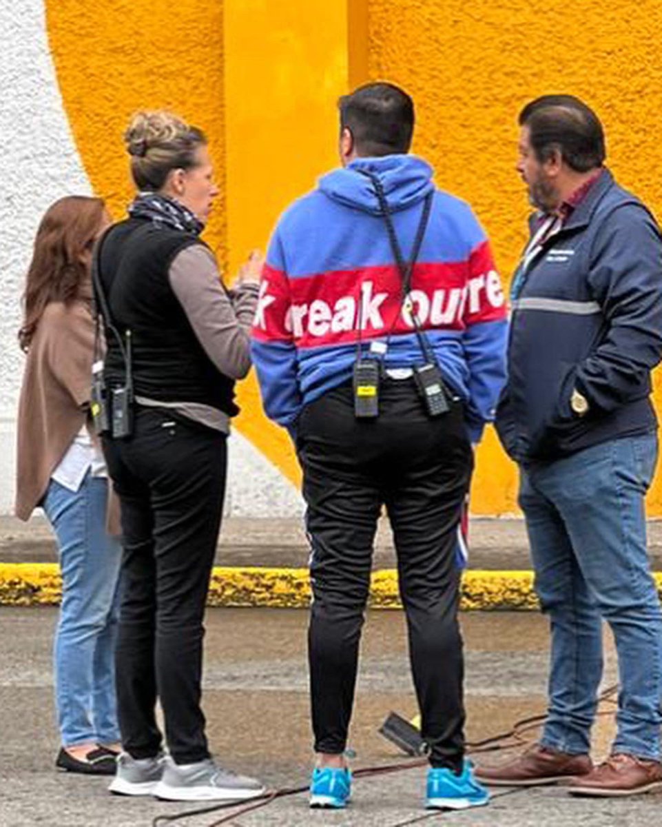 crewpaolaar's tweet photo. Gracias a quienes están detrás de cada contingente exitoso. Su capacidad para gestionar todos los detalles y asegurarse de que todo fluya sin problemas es incomparable.
Por hacer d @ARPRODUCCIONES5 cada vez más exigente. 
En especial a ti ñaño @eduardoAR7 siempre dando lo mejor! https://t.co/ickULPARx5