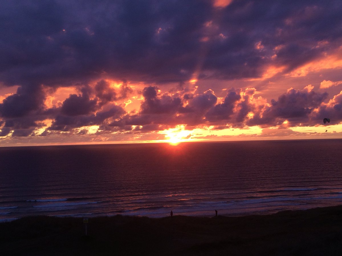 ArcOakbridgeHT's tweet photo. @haven The view from my seaview van in Perranporth a few years back. I'd go back with the kids in a heartbeat. https://t.co/FpwWUqqSrl