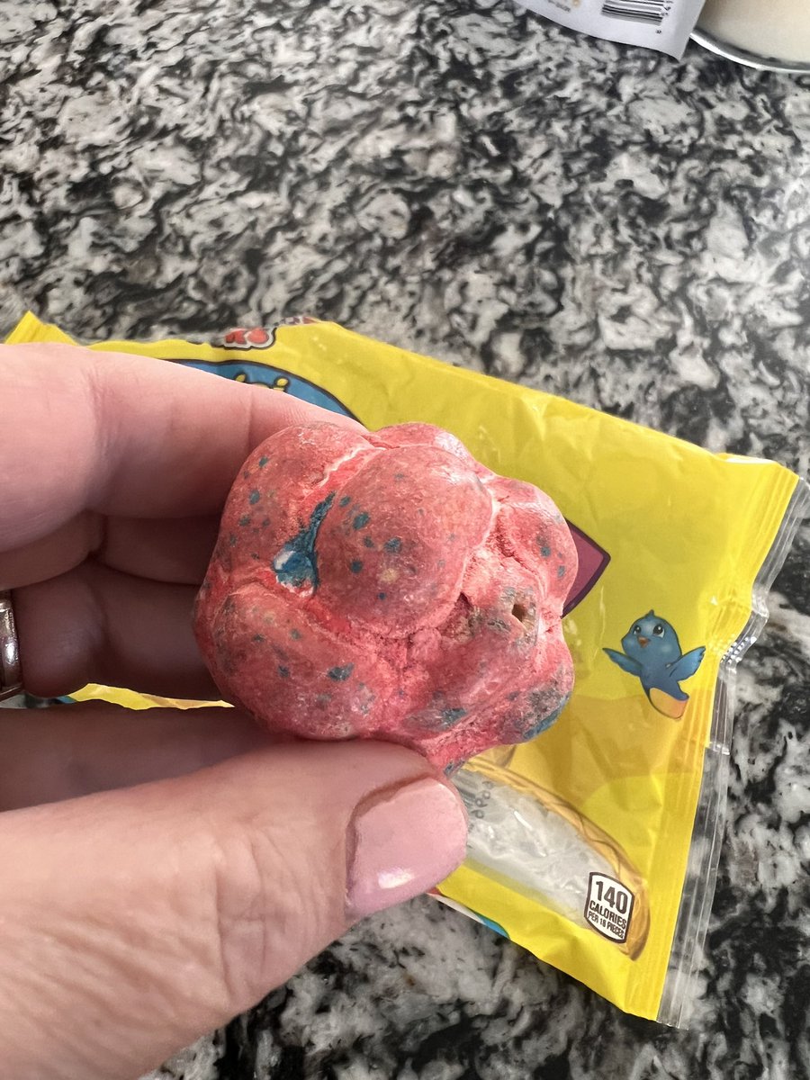 ClassicStacey's tweet photo. Hey @Hersheys! Not sure this Mega-giga-egg prototype will take off, but appreciate the effort. https://t.co/3M7295NqhJ