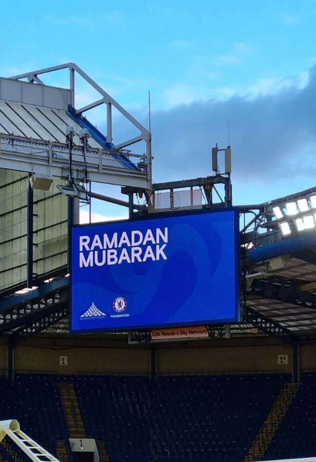 FilGoal's tweet photo. إفطار مفتوح للمسلمين نظمه نادي تشيلسي اليوم داخل ملعبه ستامفورد بريدج 🌙 https://t.co/SZvSmDZAo4