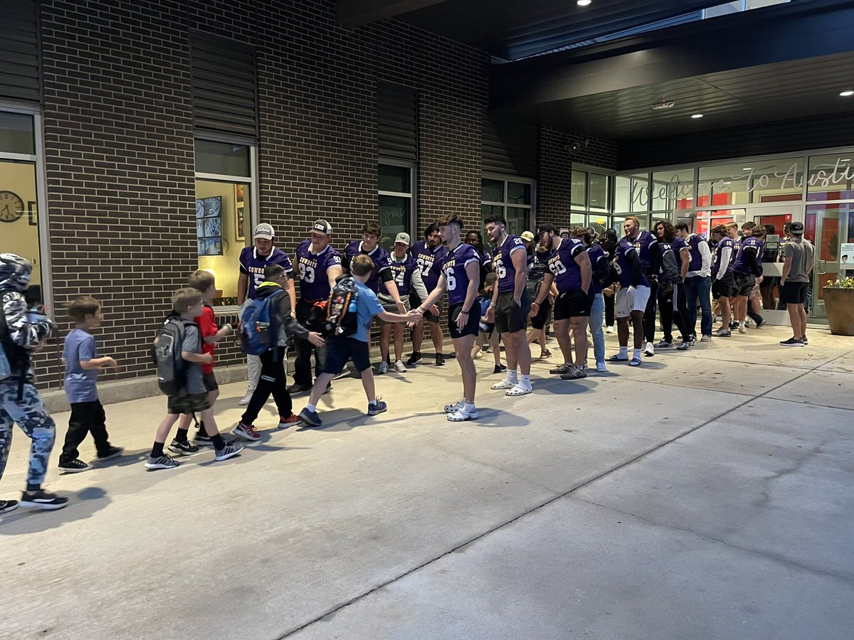 GL_Martin82's tweet photo. “We should use whatever gifts we have received, to serve others endlessly.
As faithful stewards of God’s grace in its’ purest form.”

1 Peter 4:10

Thanks again Austin Elementary for letting the Cowboys come out for #HighFiveFriday ‼️ https://t.co/9Lq4B80Mhy