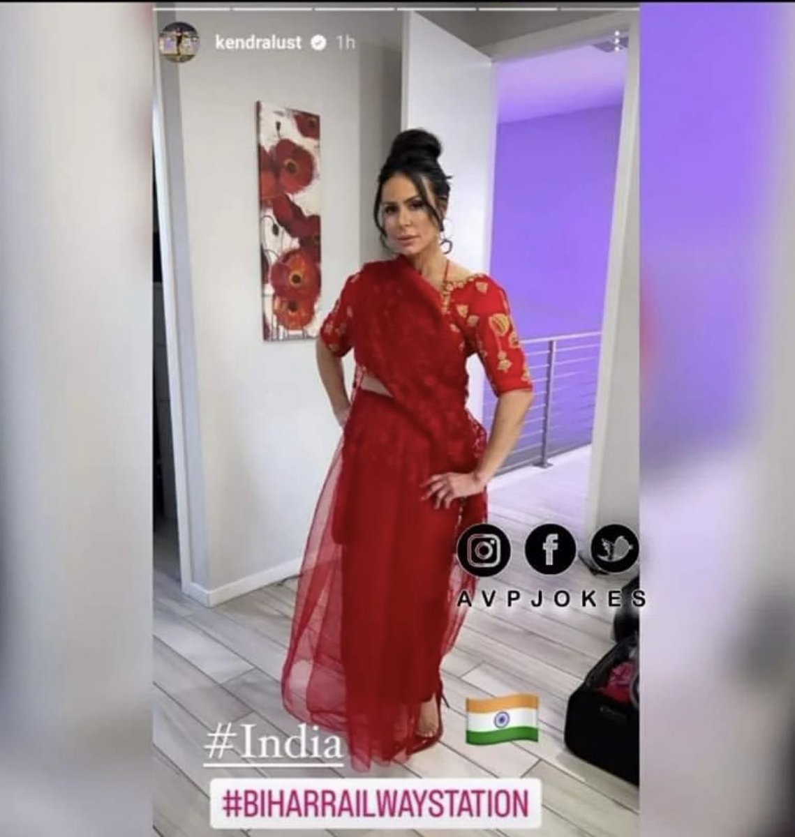 adityapanchal76's tweet photo. @KendraLust Now the @KedraLust is the most famous porn star in India after @SunnyLeone or Can say the next sunny leone of India. Come to India, specially for Bihar.
#patnarailwaystation #PatnaJunctionVideo #viralvideo #पटना_रेलवे_स्टेशन https://t.co/vZR1pQAjuJ