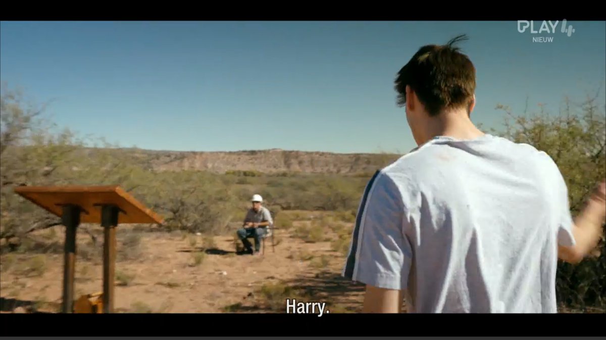 JLoeys's tweet photo. #DeMol 
Vrouwen wanneer je ze dwingt om te kiezen tussen hun partner en Harry Styles: https://t.co/hVcWCUFG0I