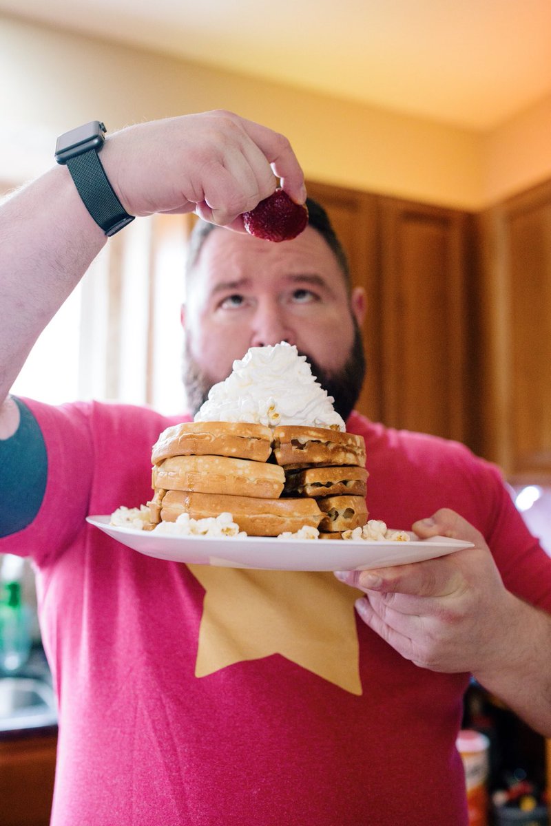 KINGxCURL's tweet photo. 7 years ago I took this portrait of @thedoodlebear #dubstepstrawberry #togetherbreakfast https://t.co/Mr8fbXizkJ