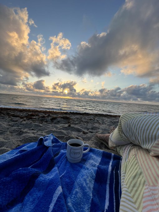 My Coffee on the Beach! Order https://t.co/MfbSLp0ZhQ ?? https://t.co/vLe7Gq8R3C