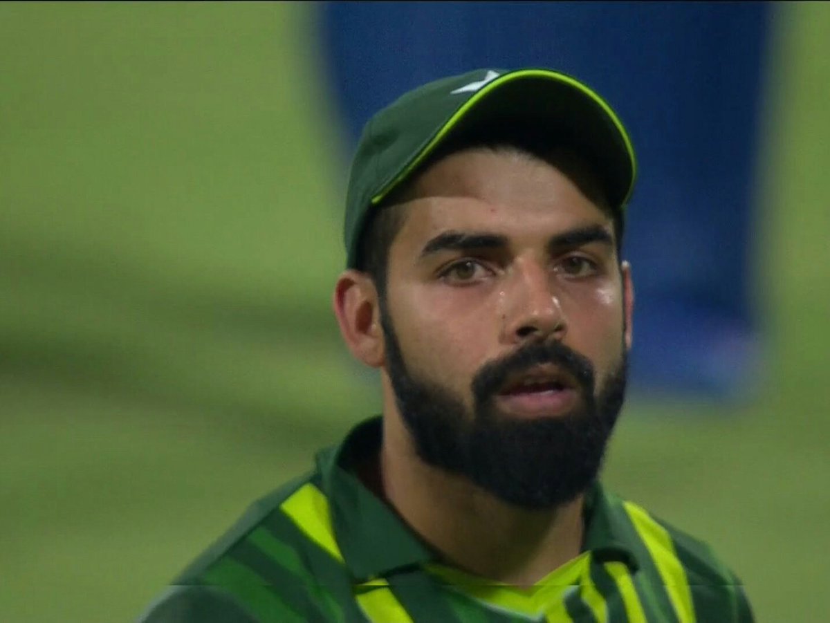shadab0707_'s tweet photo. Chin up, Shadab Khan ❤
You gave your 100% ,Champ.
Leading a Young Team is never an easy task.
Win or lose is part of the game,what matter most is your effort and u guys put up a great fight.
Stay Strong ,InshALLAH u will bounce back stronger
#PAKvAFG #BackYourTeam #FutureStars https://t.co/cNFPcv2tGX