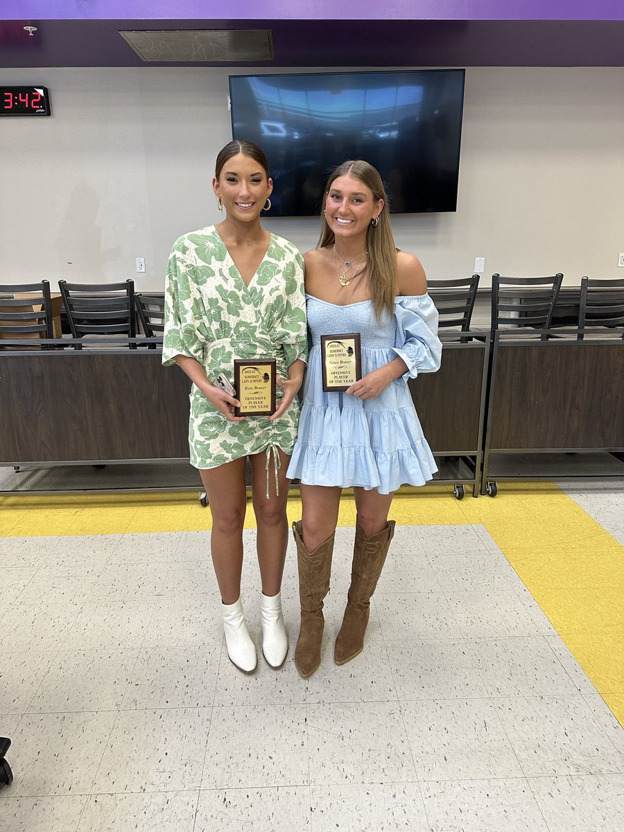 BethyCheer's tweet image. Proud of my girls!  #offensive&amp;amp;defensiveplayersoftheyear wish they were going together to play somewhere 💜💛