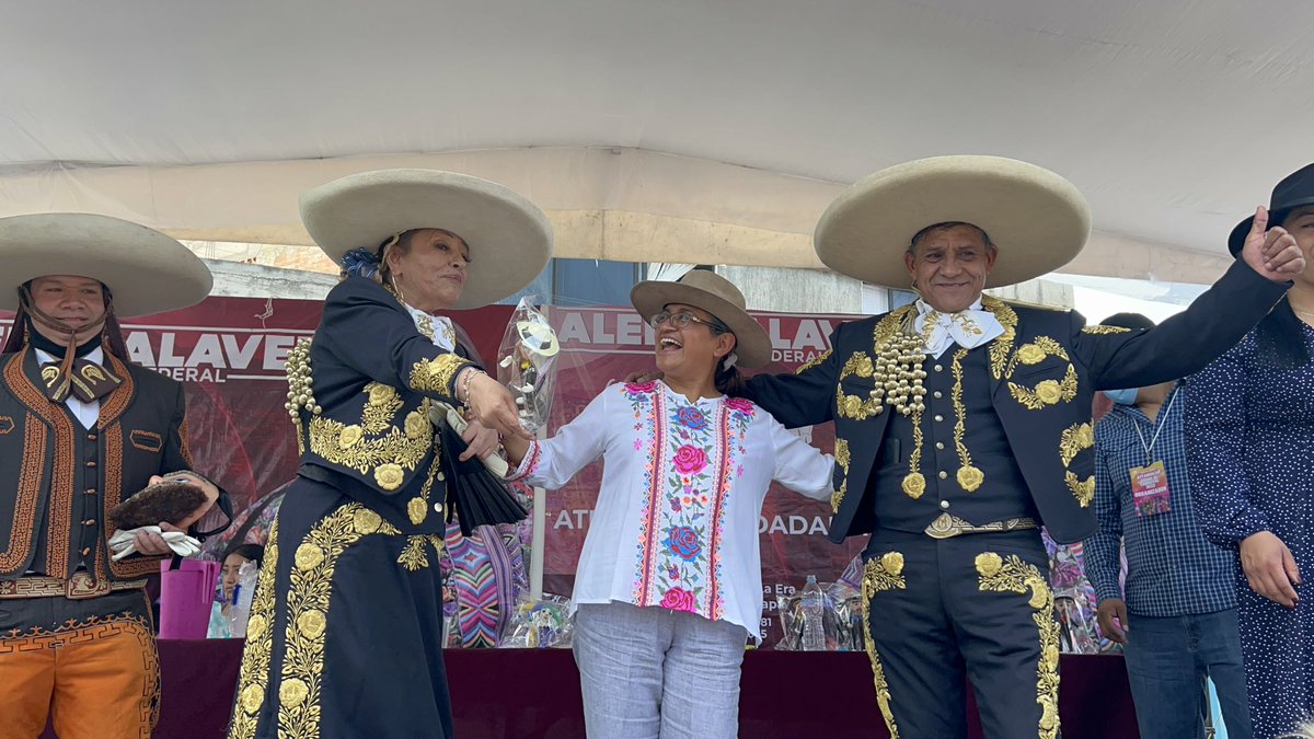 ALEIDAALAVEZ's tweet photo. ¡Mi pueblo es mucha pieza! 

En cierre del Carnaval de Iztapalapa música, baile, belleza y mucha tradición.

¡Somos el verdadero barrio 
con identidad! https://t.co/3aVx29pB0q