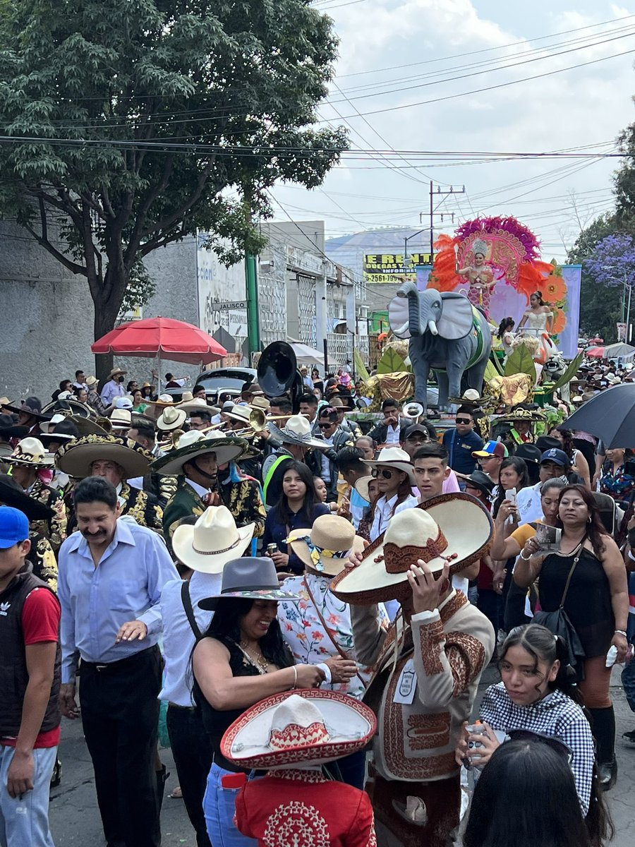 ALEIDAALAVEZ's tweet photo. ¡Mi pueblo es mucha pieza! 

En cierre del Carnaval de Iztapalapa música, baile, belleza y mucha tradición.

¡Somos el verdadero barrio 
con identidad! https://t.co/3aVx29pB0q