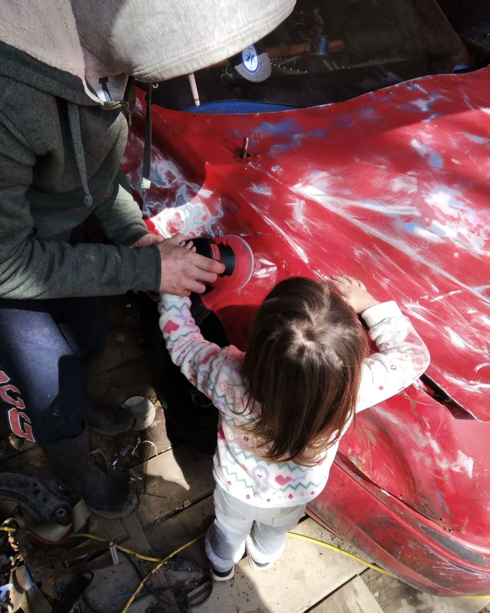 HcsMotorsports's tweet image. Spent some time with crew chief paisley today doing some sanding and paint prep on the @StarSpeedwayNH  6 shooter. Can't wait to get the season started at #theplacetorace