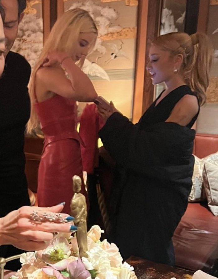 theegrandeheels's tweet photo. ARIANA GRANDE AND ANYA TAYLOR JOY OMG https://t.co/sCn6QDeAsu