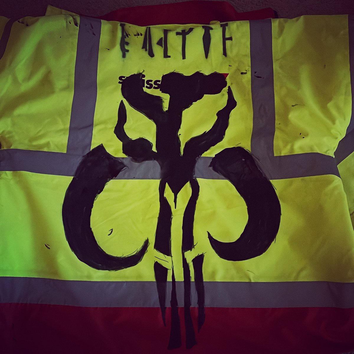 KazuTheRonin's tweet image. Supervisor: You can wear the raincoat but cover the old comapny logo.

Me: Gotcha

Inner Me: “Yes Sir” - Sev’s Voice (yea my last name is Mando’a)
#Mandalorian #starwars #clonecommando